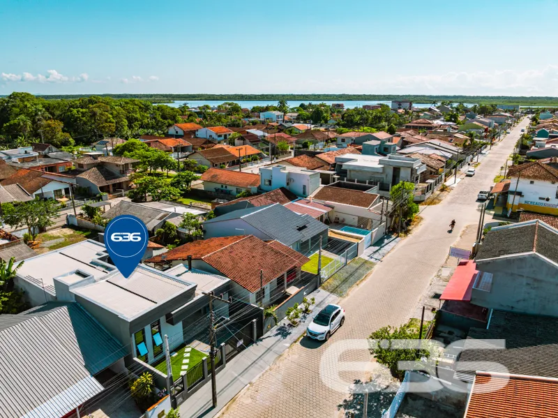 Casa à venda averbada no bairro Costeira em Balneá
