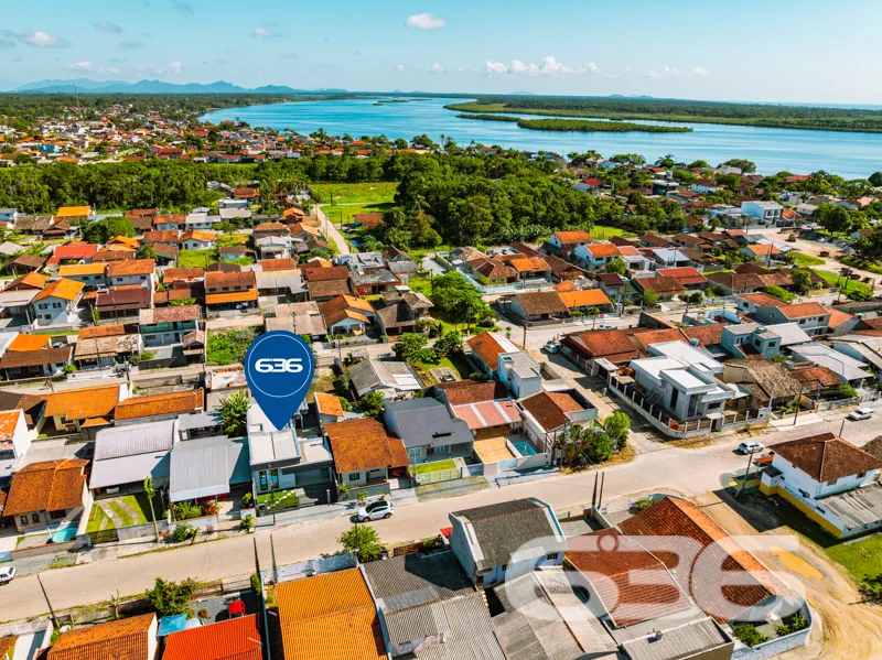 Casa à venda averbada no bairro Costeira em Balneá