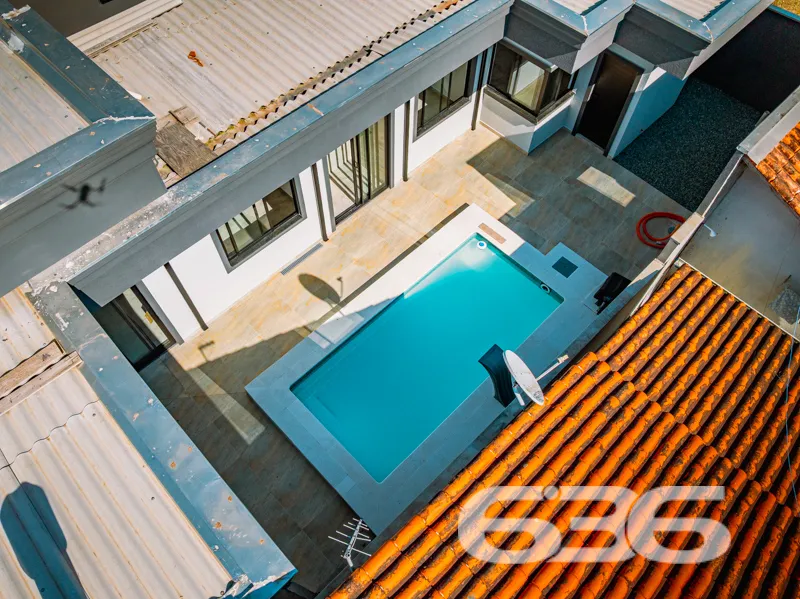 Casa à venda averbada no bairro Costeira em Balneá