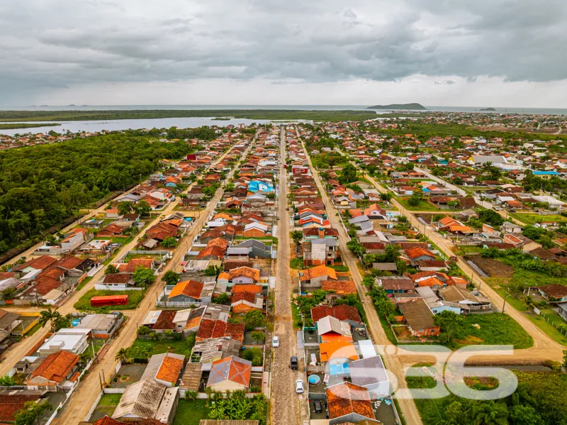 Casa à venda no bairro Costeira em Balneário Barra