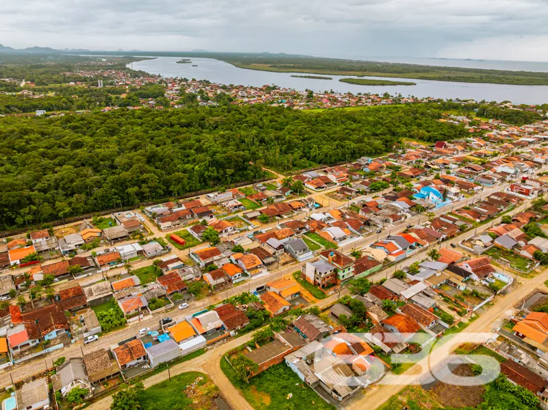 Casa à venda no bairro Costeira em Balneário Barra
