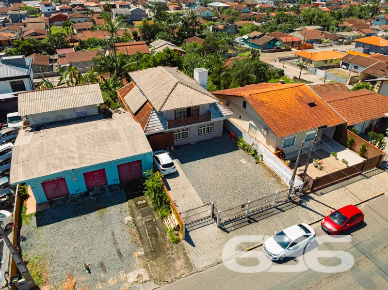 Sobrado à venda no bairro Boehmerwald em Joinville