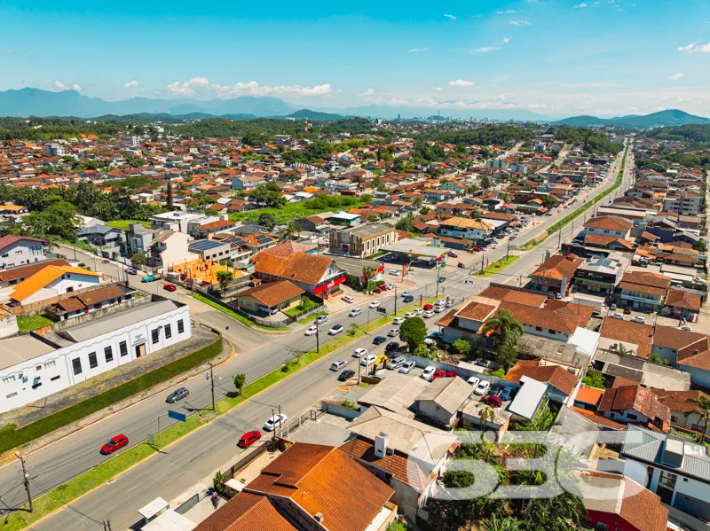 Sobrado à venda no bairro Boehmerwald em Joinville