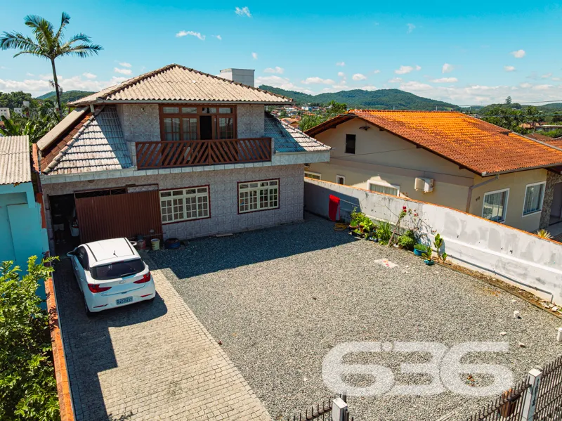 Sobrado à venda no bairro Boehmerwald em Joinville