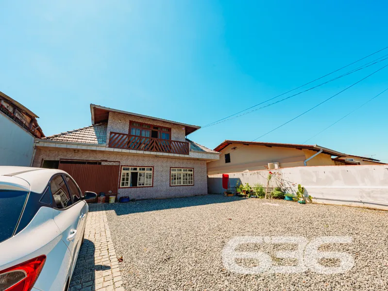 Sobrado à venda no bairro Boehmerwald em Joinville
