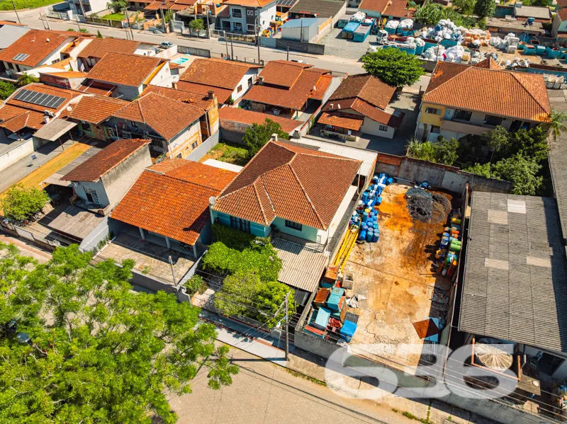 Sobrado multifamiliar com 6 quartos à Venda no bai