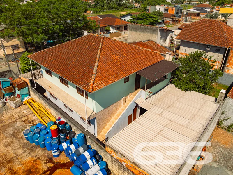 Sobrado multifamiliar com 6 quartos à Venda no bai