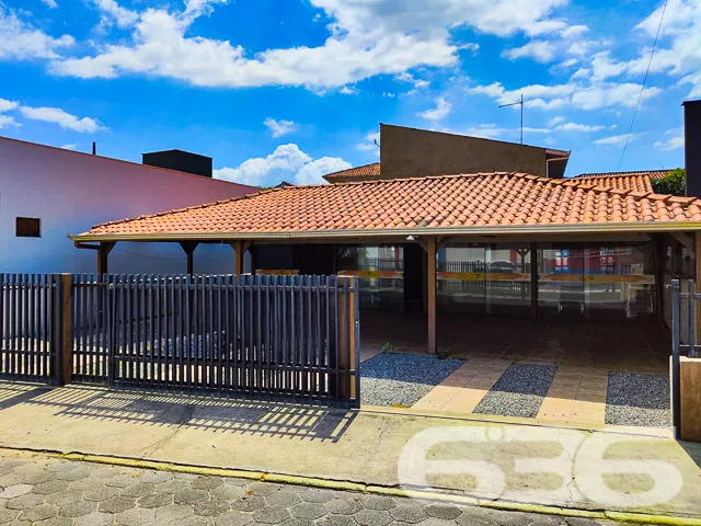 Descubra o prazer de viver onde a brisa da praia e