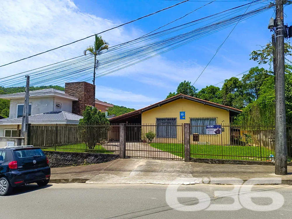 Ampla residência no bairro Glória, Joinville - SC
