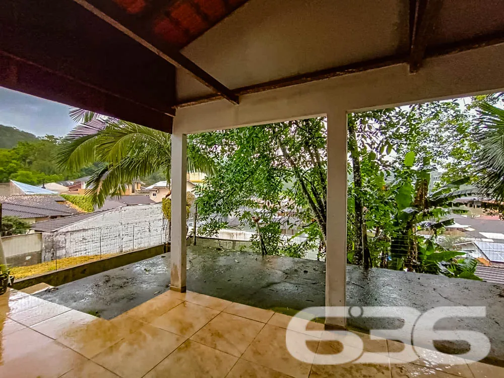 Ampla residência no bairro Glória, Joinville - SC
