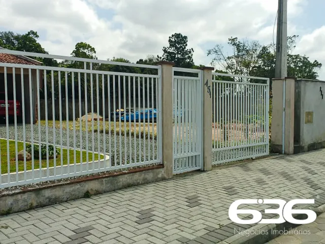 Casa à venda no bairro Espinheiros em Joinville- O