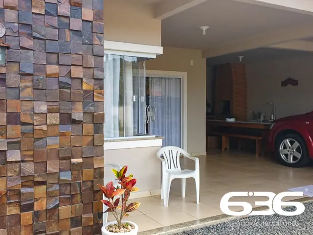 Casa à venda no bairro Espinheiros em Joinville- O