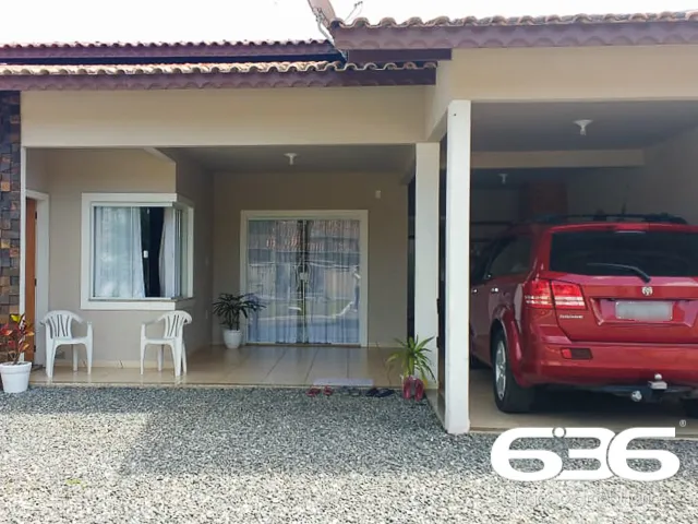Casa à venda no bairro Espinheiros em Joinville- O