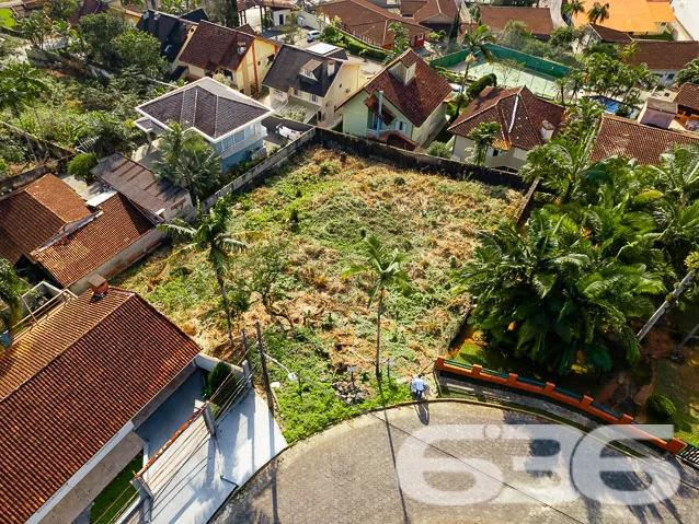 VEDE-SE LOTE NO BAIRRO ATIRADORES - ESTUDA PERMUTA