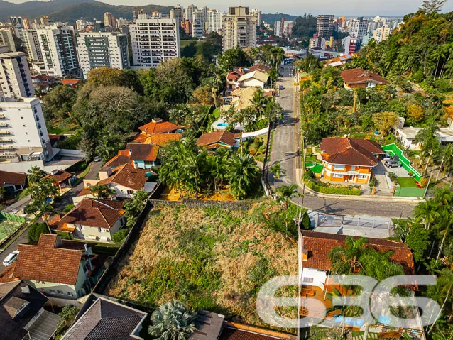 VEDE-SE LOTE NO BAIRRO ATIRADORES - ESTUDA PERMUTA