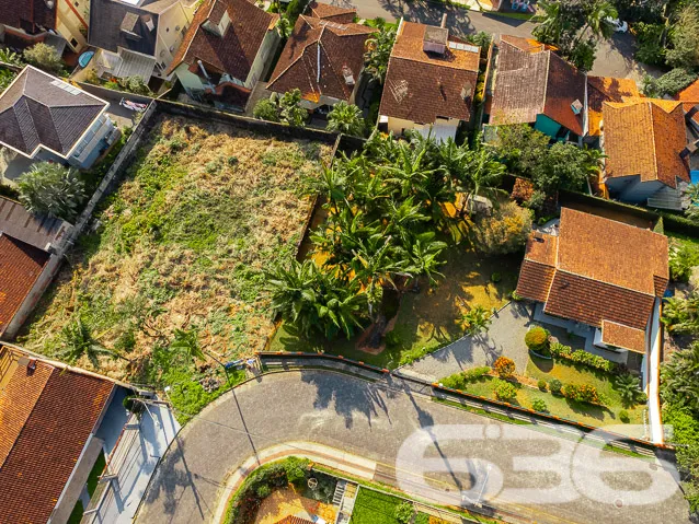 VEDE-SE LOTE NO BAIRRO ATIRADORES - ESTUDA PERMUTA