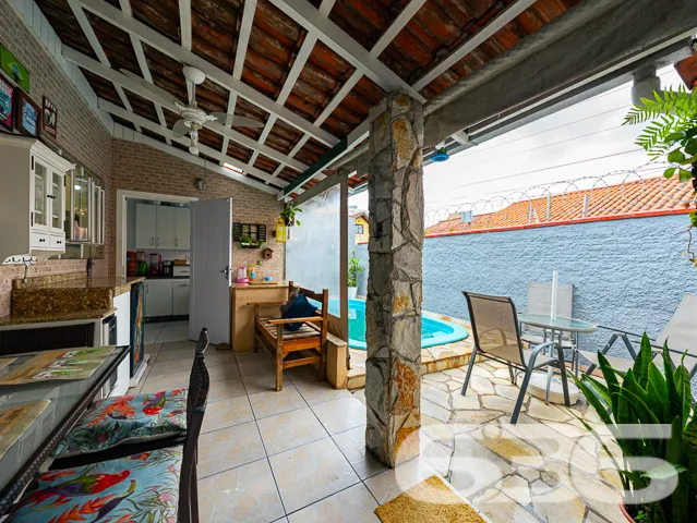 LINDA RESIDÊNCIA NO BAIRRO ANITA GARIBALDI - SUÍTE