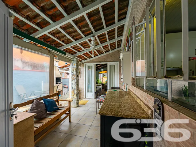 LINDA RESIDÊNCIA NO BAIRRO ANITA GARIBALDI - SUÍTE