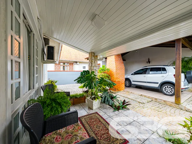 LINDA RESIDÊNCIA NO BAIRRO ANITA GARIBALDI - SUÍTE