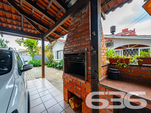 LINDA RESIDÊNCIA NO BAIRRO ANITA GARIBALDI - SUÍTE