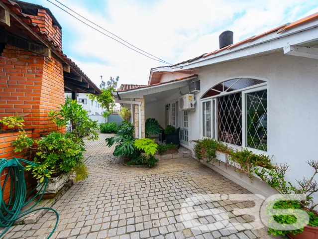 LINDA RESIDÊNCIA NO BAIRRO ANITA GARIBALDI - SUÍTE