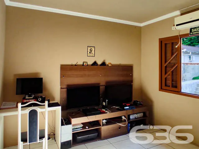 DUAS EXCELENTES CASAS EM UM TERRENO NO BAIRRO ANIT