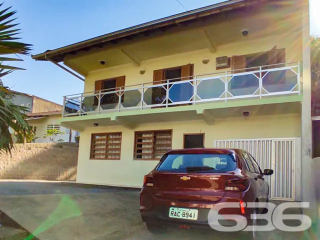 DUAS EXCELENTES CASAS EM UM TERRENO NO BAIRRO ANIT