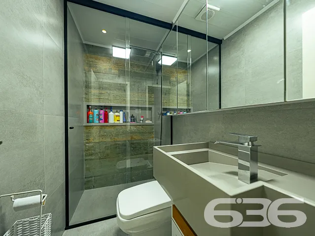 IMÓVEL TOTALMENTE MOBILIADO COM PISCINA E ÁREA DE 