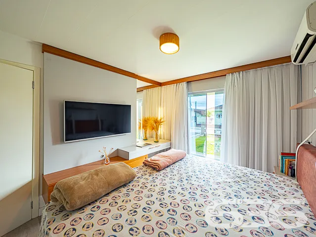 IMÓVEL TOTALMENTE MOBILIADO COM PISCINA E ÁREA DE 