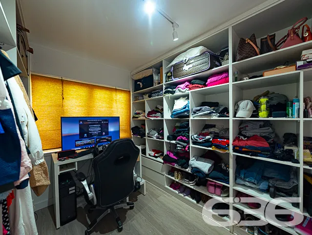 IMÓVEL TOTALMENTE MOBILIADO COM PISCINA E ÁREA DE 