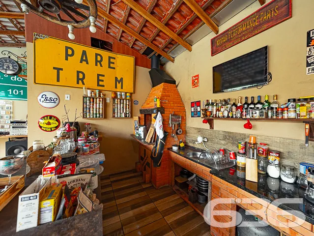 IMÓVEL TOTALMENTE MOBILIADO COM PISCINA E ÁREA DE 