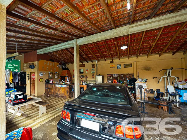 IMÓVEL TOTALMENTE MOBILIADO COM PISCINA E ÁREA DE 