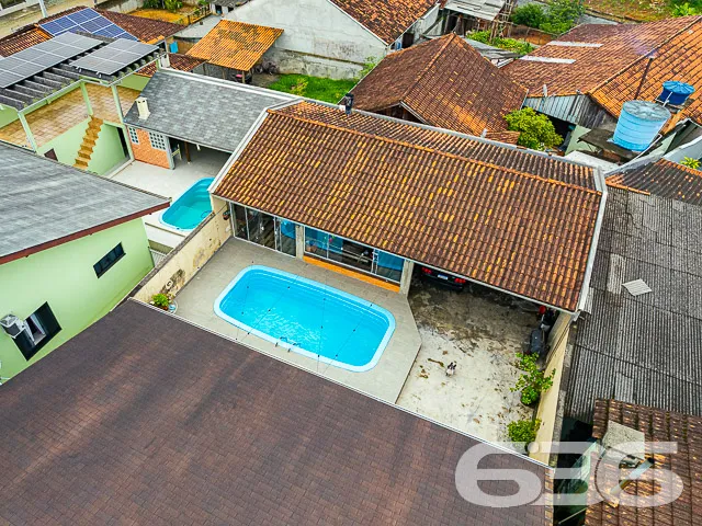 IMÓVEL TOTALMENTE MOBILIADO COM PISCINA E ÁREA DE 