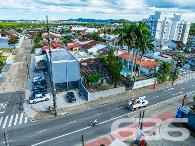 A residĂȘncia de padrĂŁo tĂ©rreo localizada em Joinvi