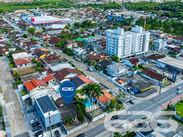 A residĂȘncia de padrĂŁo tĂ©rreo localizada em Joinvi