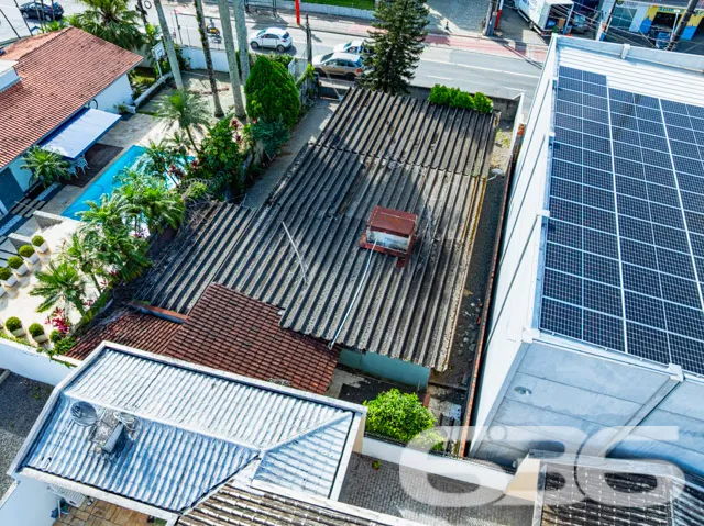 A residĂȘncia de padrĂŁo tĂ©rreo localizada em Joinvi