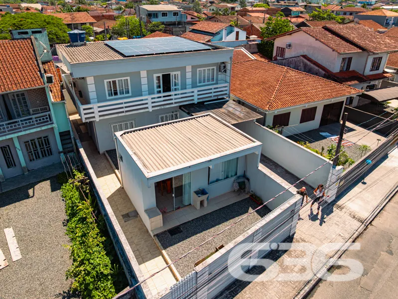 SOBRADO À VENDA COM 4 QUARTOS, NO BAIRRO BOA VISTA