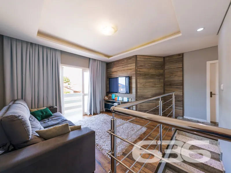 SOBRADO À VENDA COM 4 QUARTOS, NO BAIRRO BOA VISTA