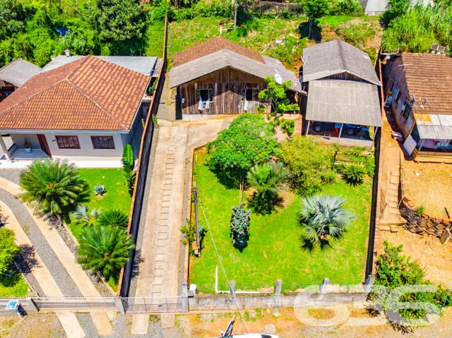 VENDE-SE TERRENO COM ACLIVE ACENTUADO NO ITAUM!
De