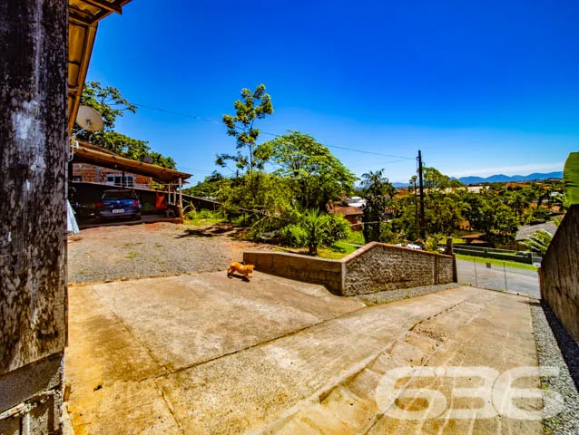 VENDE-SE TERRENO COM ACLIVE ACENTUADO NO ITAUM!
De