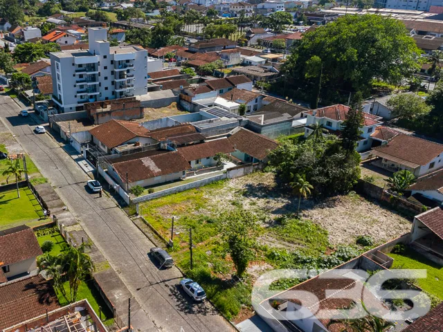 VENDE-SE TERRENO ESPAÇOSO NO BAIRRO BUCAREIN – OPO
