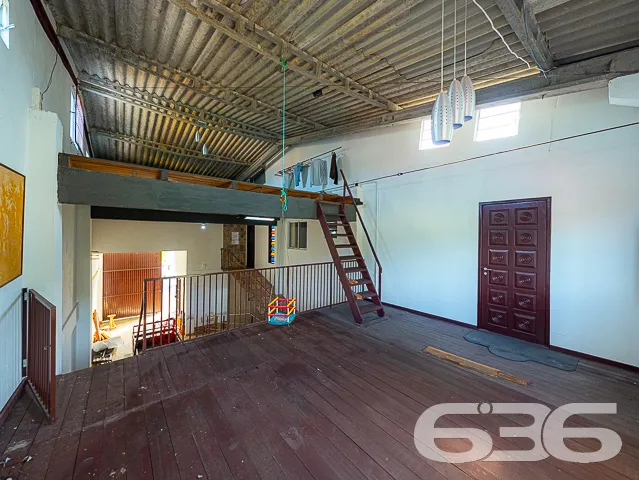 IMĂVEL COM 3 QUARTOS NO BAIRRO BUCAREIN
Apresenta