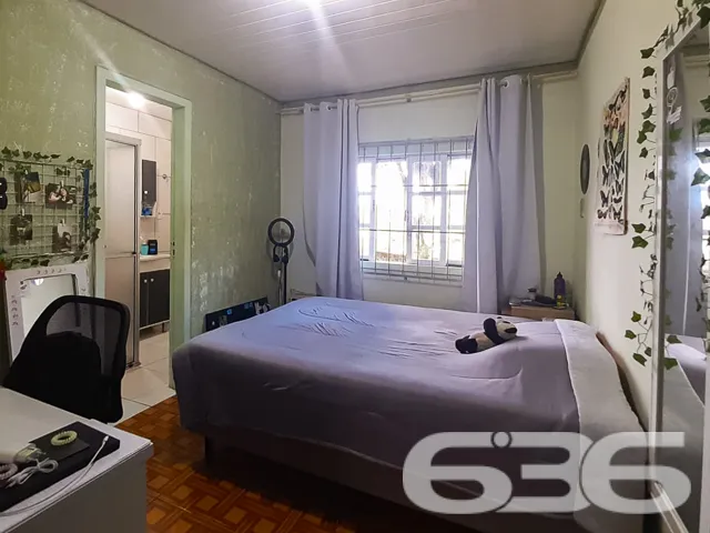 CASA Ă VENDA COM 2 SUĂTES + 2 QUARTOS NO BAIRRO FL