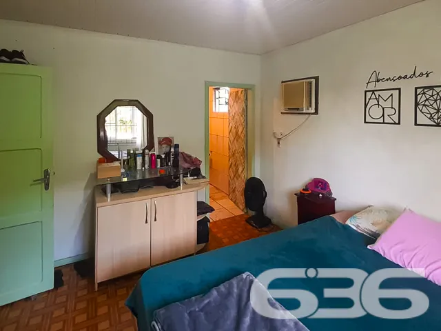 CASA Ă VENDA COM 2 SUĂTES + 2 QUARTOS NO BAIRRO FL