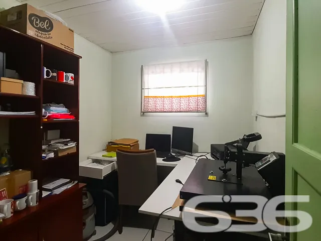 CASA Ă VENDA COM 2 SUĂTES + 2 QUARTOS NO BAIRRO FL