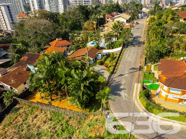 IMÓVEL COM POTENCIAL ÚNICO NO CORAÇÃO DO BAIRRO AT