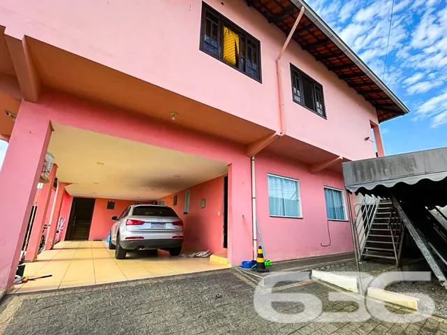 CASA À VENDA NO BAIRRO ADHEMAR GARCIA EM JOINVILLE