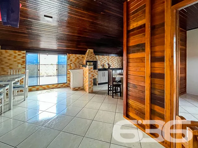 CASA À VENDA NO BAIRRO ADHEMAR GARCIA EM JOINVILLE