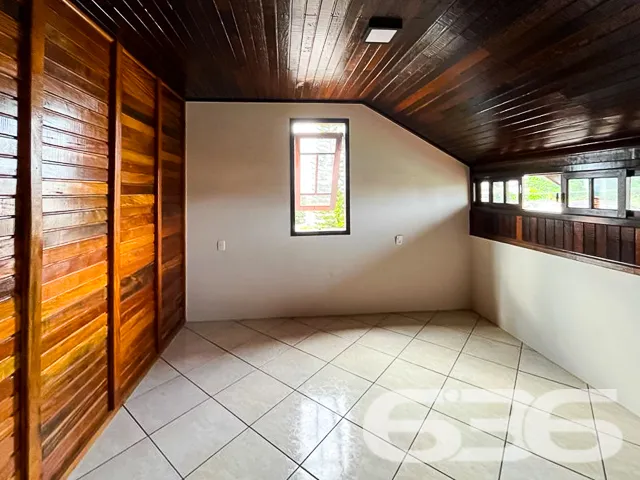 CASA À VENDA NO BAIRRO ADHEMAR GARCIA EM JOINVILLE