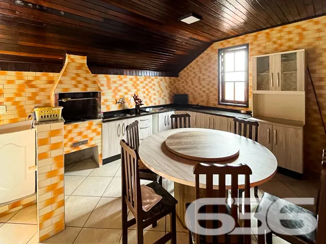 CASA À VENDA NO BAIRRO ADHEMAR GARCIA EM JOINVILLE